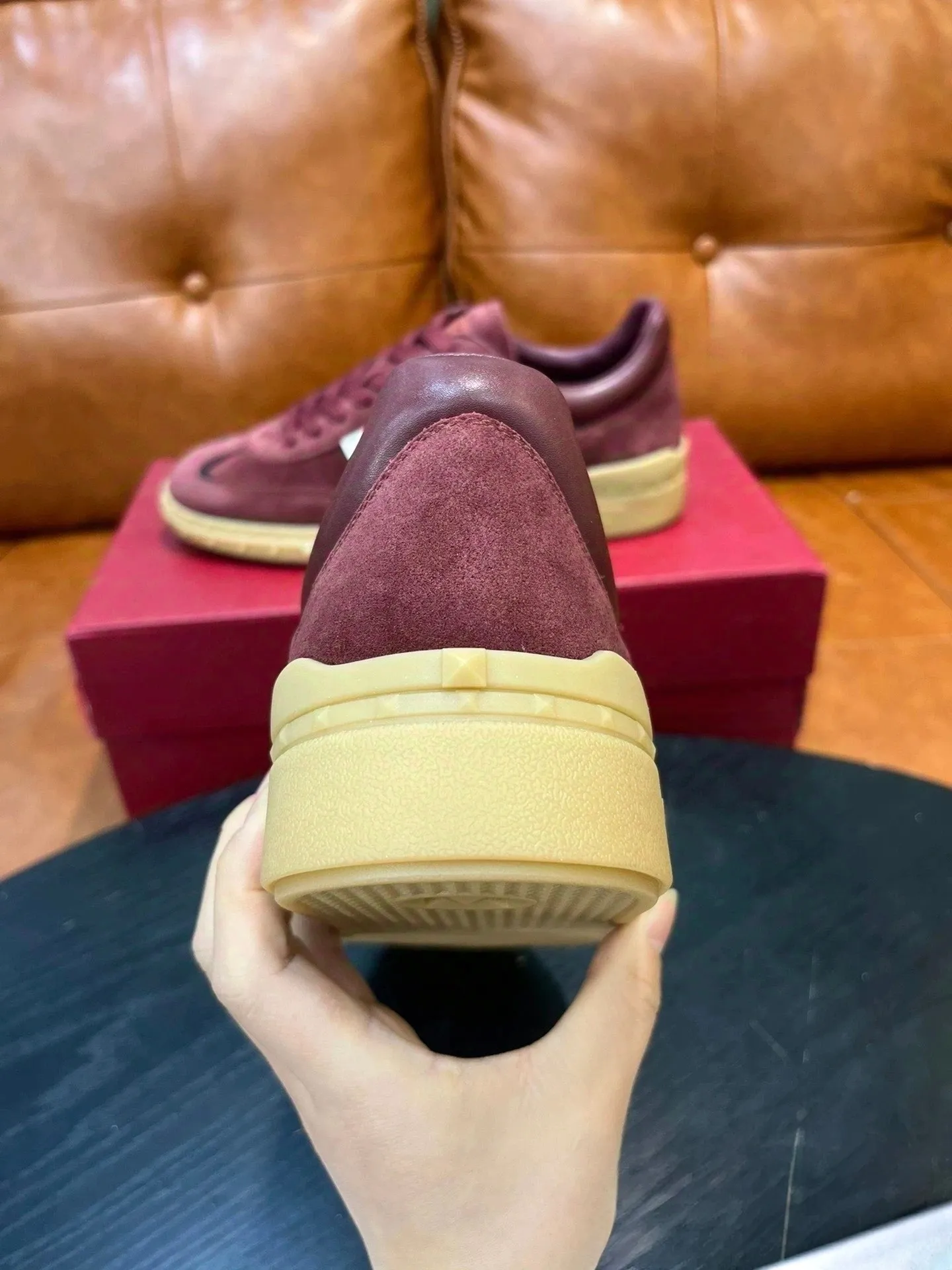 Factory price: 438💰VALENTINO GARAVANI U men's shoes💰VILLAGE couple's style👫low-top sneakers, screen printed VALENTINO GARAVANI LOGO embossed rivets decorated on the rubber soles on the tongue. Stylish and good-looking🤩. Comfortable and stylish on the feet, full of fashion🫢. size: 38-44 (men’s size 38.45 is non-refundable)